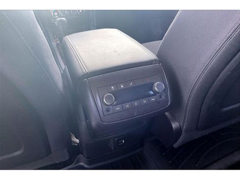 Used 2017 Chevrolet Traverse LT image 10