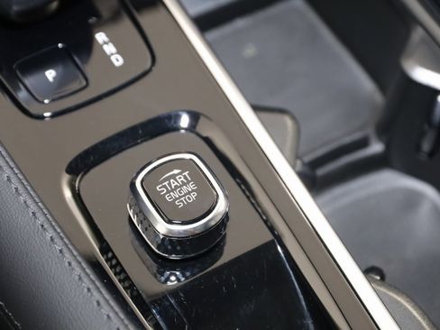 Used 2025 Volvo XC90 B5 Plus w/ Protection Package Premier image 31