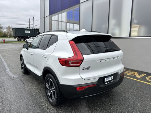 Certified 2023 Volvo XC40 B5 Plus AWD/4WD image 6