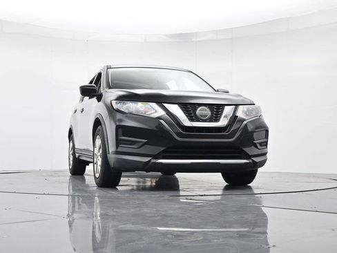 Used 2018 Nissan Rogue S image 34