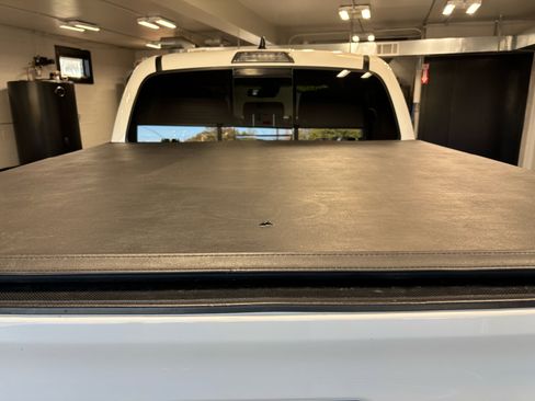 Used 2022 Toyota Tacoma TRD Sport w/ Technology Package image 12