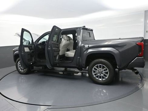 Used 2024 Toyota Tacoma Limited w/ Limited Package (LT) AWD/4WD image 42