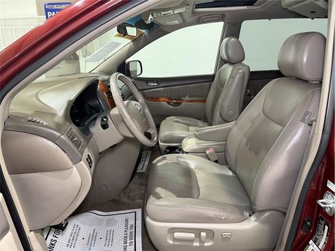 Used 2008 Toyota Sienna XLE image 13