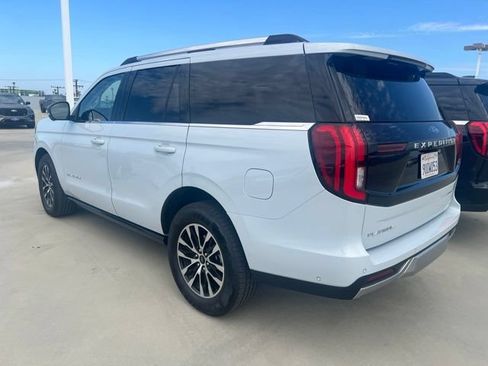Used 2025 Ford Expedition Platinum AWD/4WD image 2