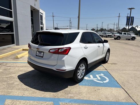 Used 2019 Chevrolet Equinox LS FWD image 9