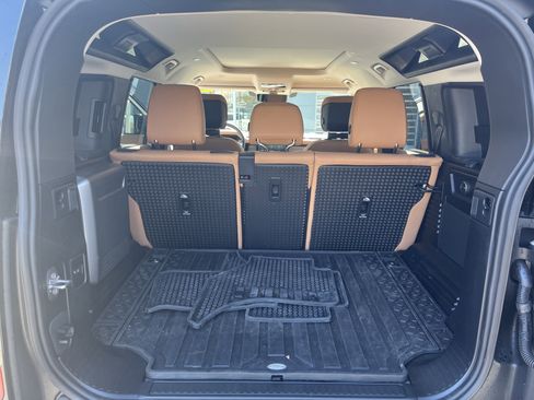 Certified 2024 Land Rover Defender 110 SE image 36