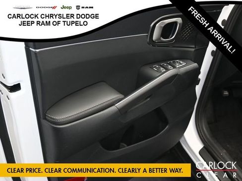 Used 2023 Kia Sorento LX image 13