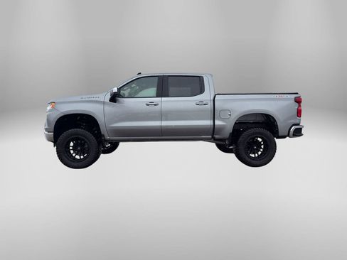 Used 2025 Chevrolet Silverado 1500 LT image 2