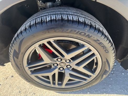 Used 2025 Ford Explorer ST-Line w/ ST-Line Street Pack image 28