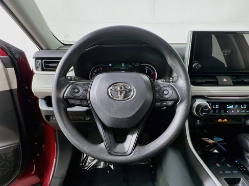 Used 2025 Toyota RAV4 XLE w/ Convenience Package FWD image 18