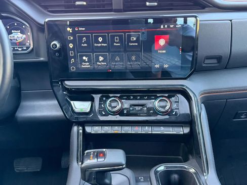 Used 2025 GMC Sierra 1500 AT4 w/ Technology Package AWD/4WD image 29