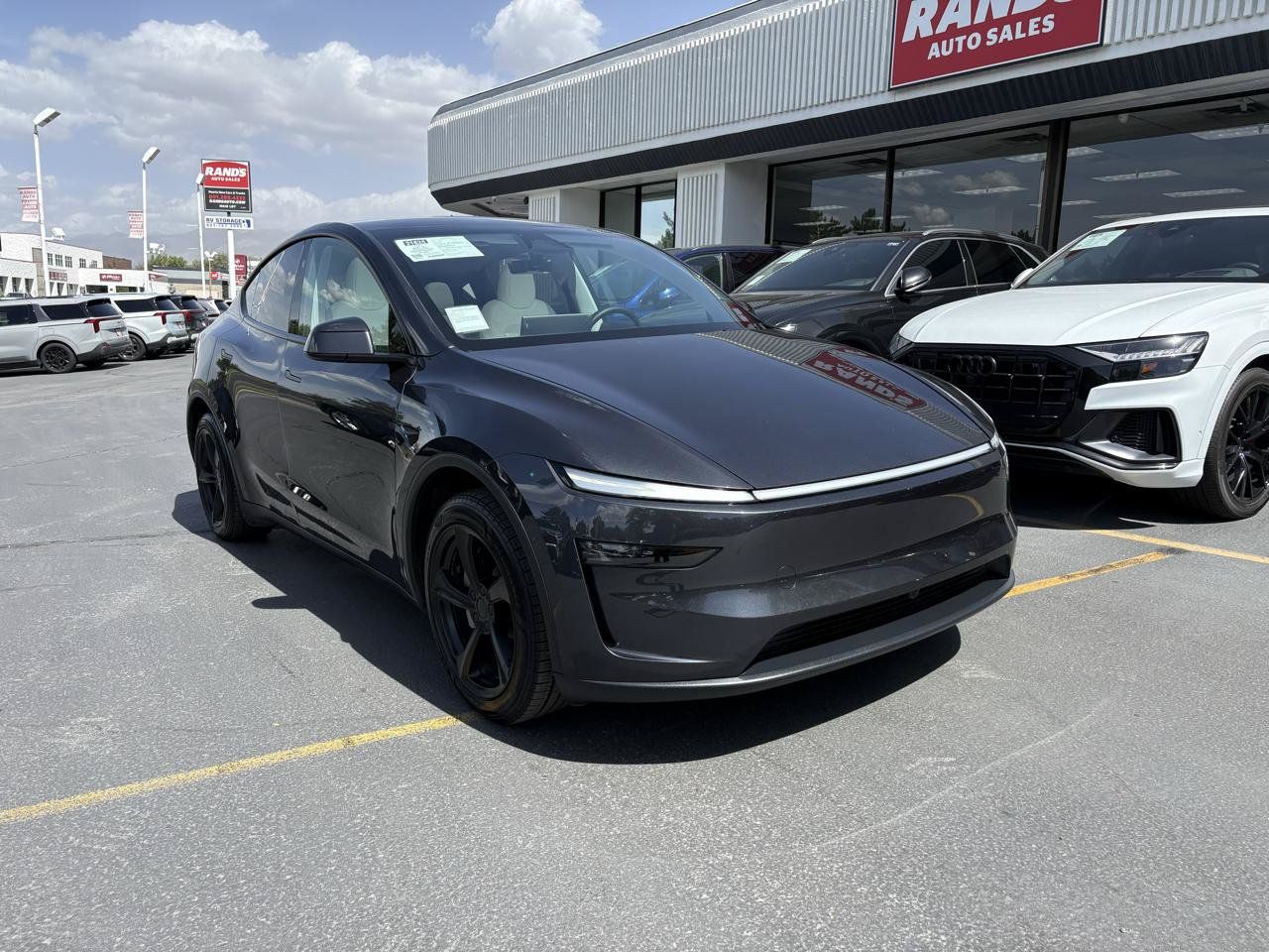 Used 2026 Tesla Model Y Long Range RWD image 2