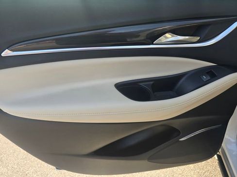 Used 2023 Buick Enclave Essence image 14