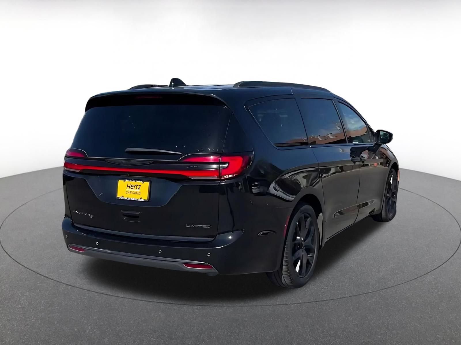 Used 2025 Chrysler Pacifica Limited FWD image 14