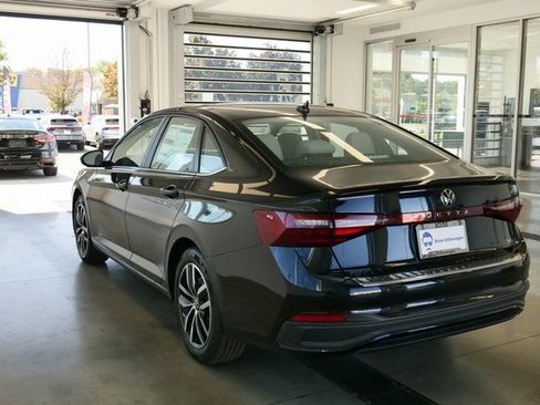 New 2025 Volkswagen Jetta SE image 4