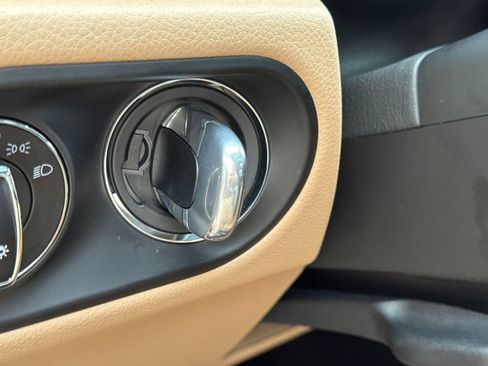 Certified 2025 Porsche Macan image 26