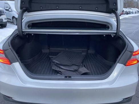 Used 2018 Toyota Camry XLE image 15