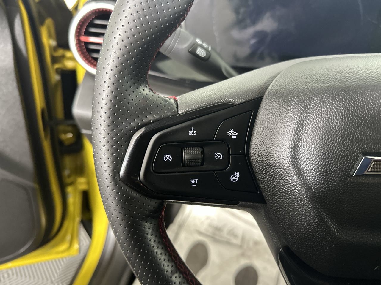 Used 2025 Chevrolet Trax RS w/ Driver Confidence Package FWD image 6