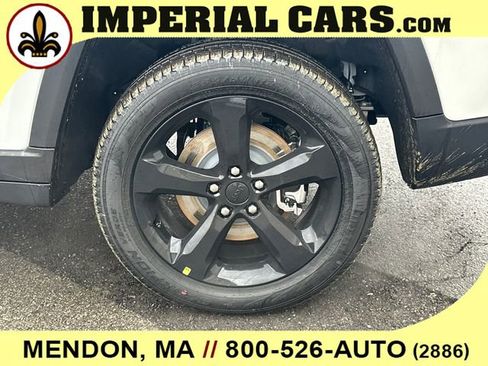 New 2025 Jeep Grand Cherokee L Limited w/ Black Appearance Package AWD/4WD image 8