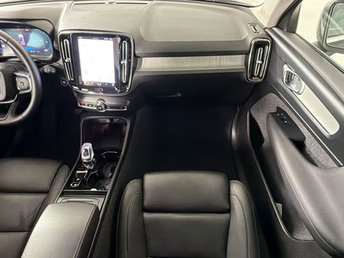 Used 2025 Volvo XC40 B5 Plus AWD/4WD image 30