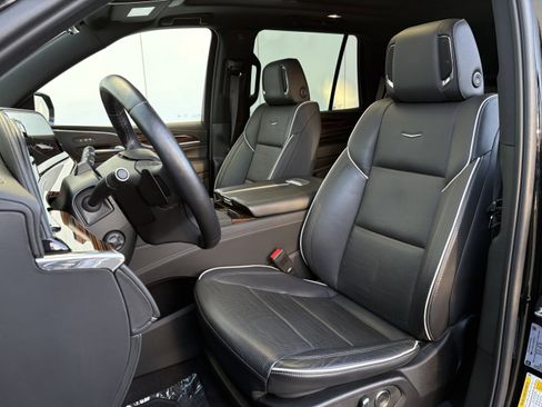 Used 2023 Cadillac Escalade Premium Luxury w/ Performance Package image 13