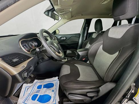 Used 2016 Jeep Cherokee Sport FWD image 25