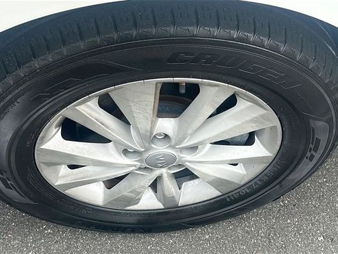 Used 2016 Kia Sedona LX w/ LX Convenience Package FWD image 19
