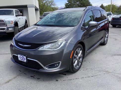 Used 2017 Chrysler Pacifica Limited FWD image 22