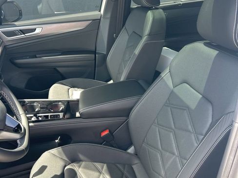 Used 2026 Volkswagen Atlas Cross Sport SE image 6