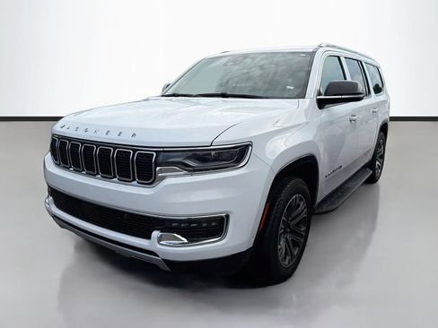 Used 2024 Jeep Wagoneer L Series II w/ Flexible Seating Group AWD/4WD image 5