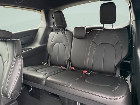 New 2026 Chrysler Pacifica Select image 26