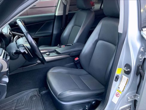 Used 2017 Lexus IS 200t image 7