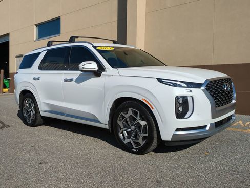 Used 2021 Hyundai Palisade Calligraphy image 2