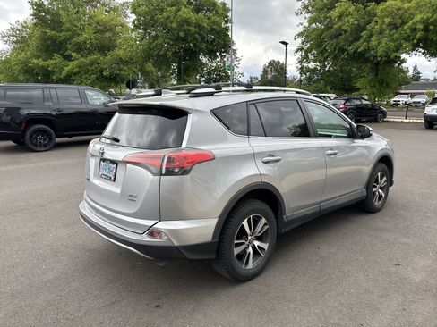 Used 2016 Toyota RAV4 XLE AWD/4WD image 4