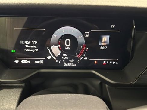 Used 2025 GMC Acadia Elevation image 15