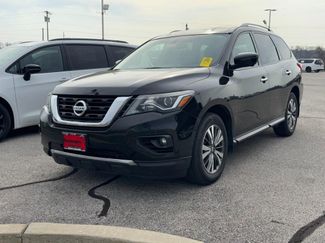 Used 2017 Nissan Pathfinder SL video 2
