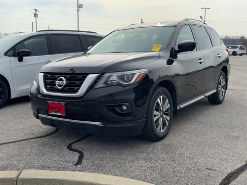 Used 2017 Nissan Pathfinder SL image 2