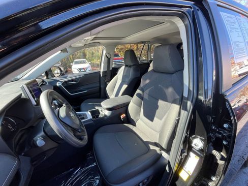 Used 2025 Toyota RAV4 XLE image 32