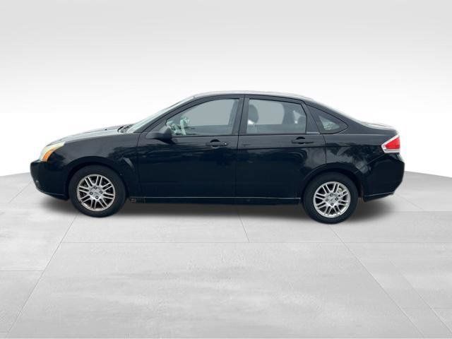 Used 2010 Ford Focus SE FWD image 4