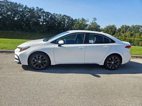 Certified 2024 Toyota Corolla SE image 2