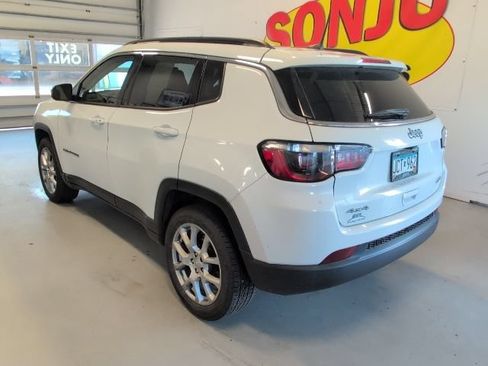Used 2022 Jeep Compass Latitude AWD/4WD image 3