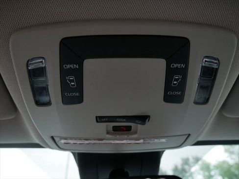 Certified 2021 Toyota Sienna LE FWD image 23