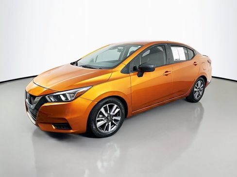 Used 2020 Nissan Versa SV FWD image 3