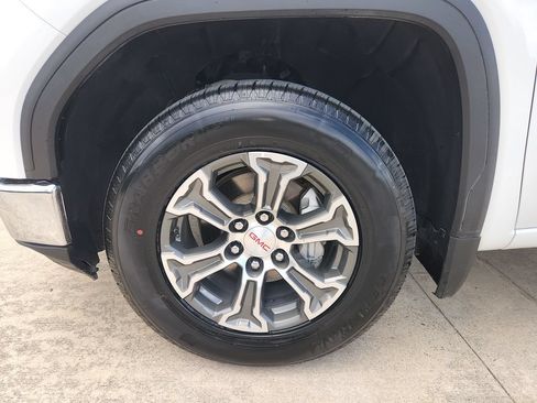 Used 2025 GMC Sierra 1500 SLT RWD image 14