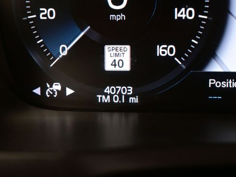 Used 2021 Volvo XC90 T6 Momentum w/ Advanced Package image 27