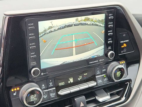 Used 2022 Toyota Highlander XLE image 17