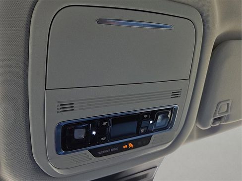 New 2026 Lincoln Nautilus Premier image 17