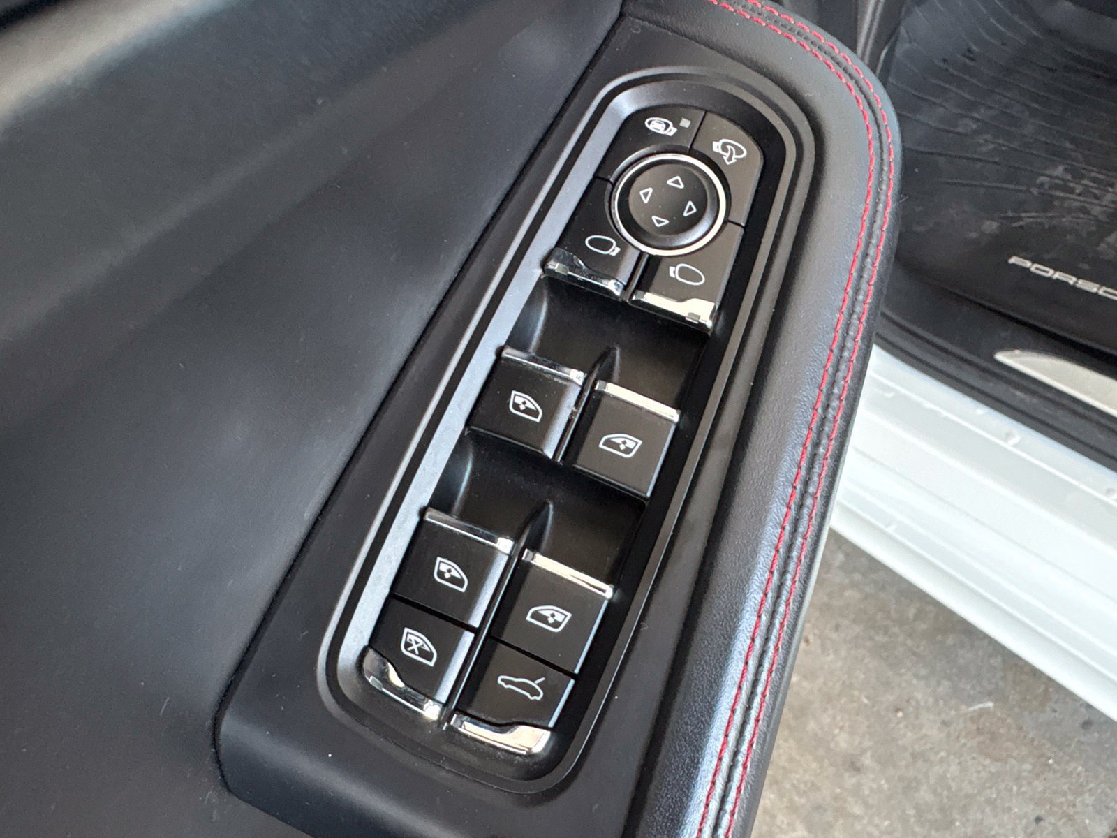 Used 2018 Porsche Macan GTS AWD/4WD image 12