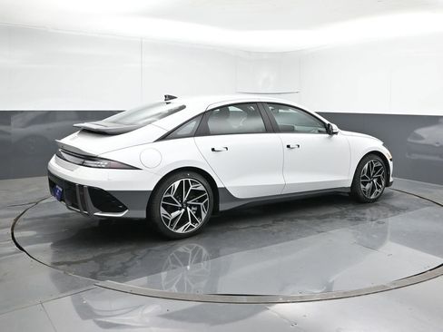 New 2025 Hyundai Ioniq 6 SEL RWD image 5