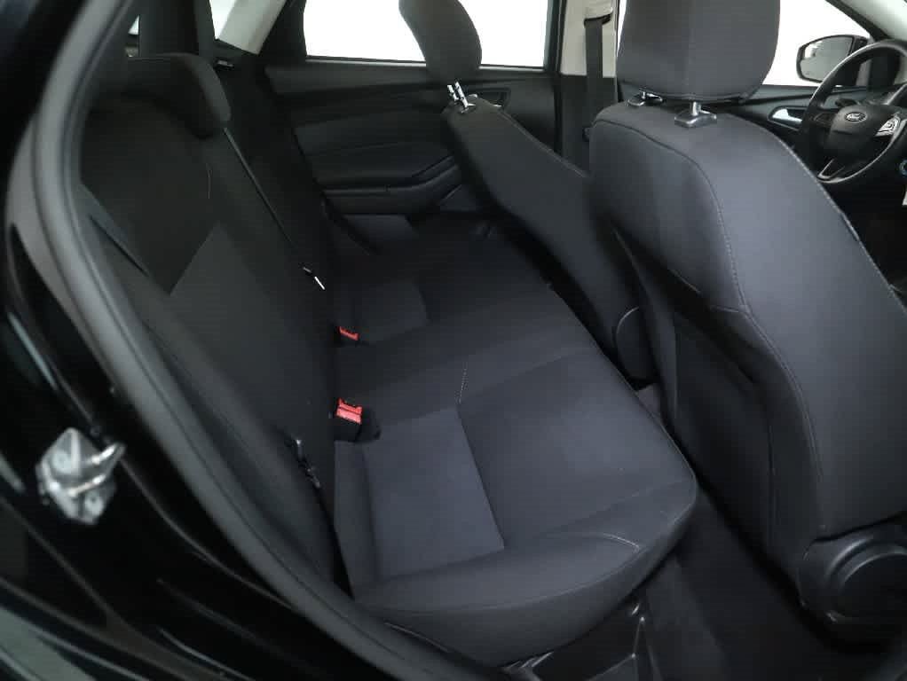 Used 2017 Ford Focus SE FWD image 28